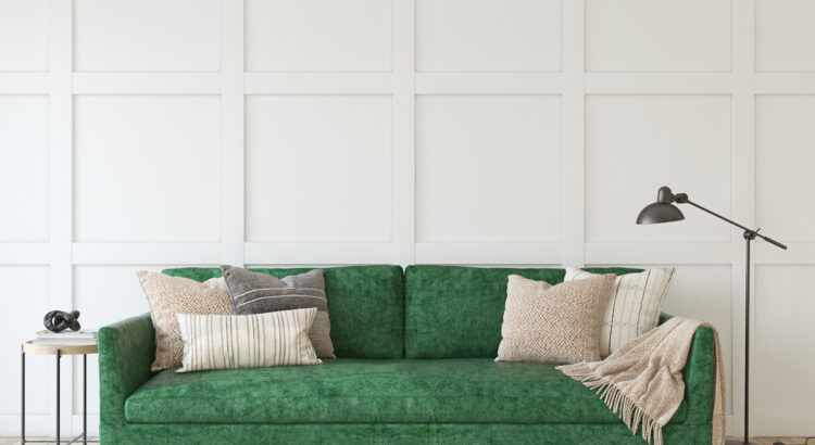 kanapa w kolorze butelkowej zieleni - aranżacja salonu z butelkową kanapą